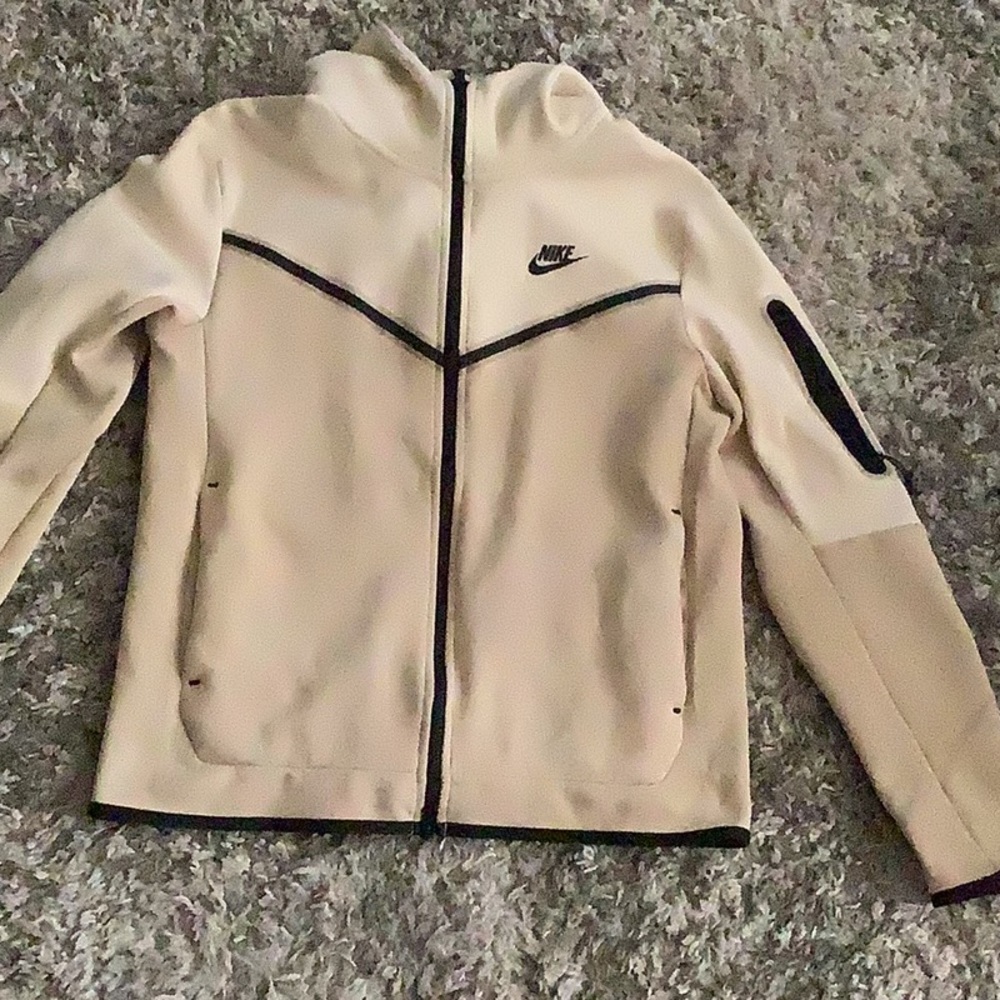 Nike tech rare